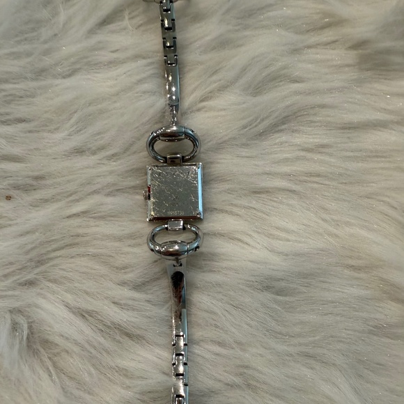 Gucci Tornabuoni 120 White Sunburst Dial with 3 Diamonds - Picture 5 of 8